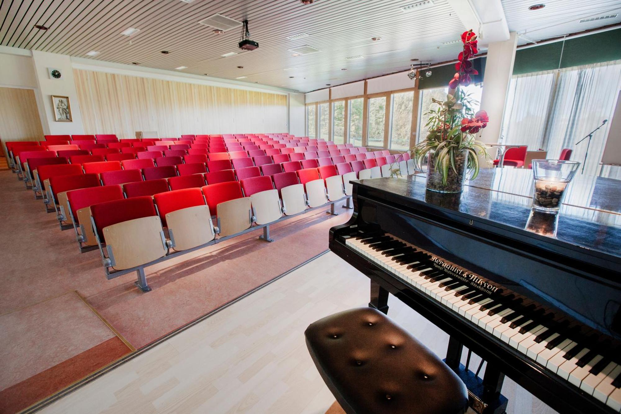Karlskoga Folkhoegskola Vandrarhem Udden Екстер'єр фото